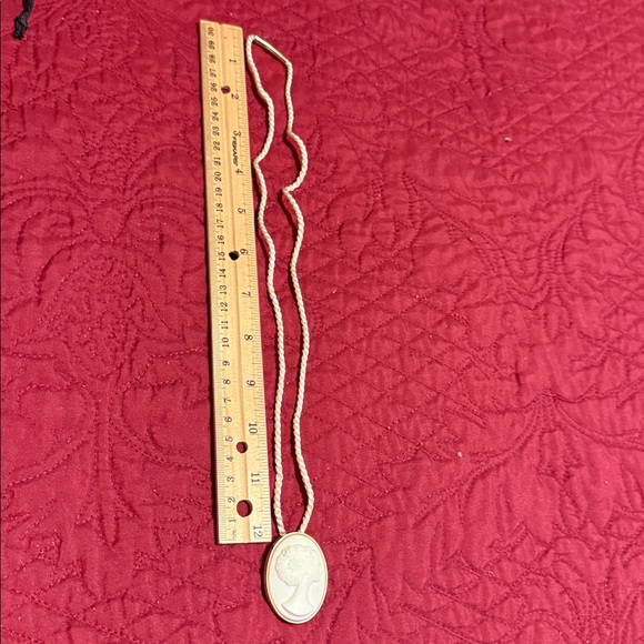 Nini Ricci Cameo Pendant Necklace - Picture 3 of 4